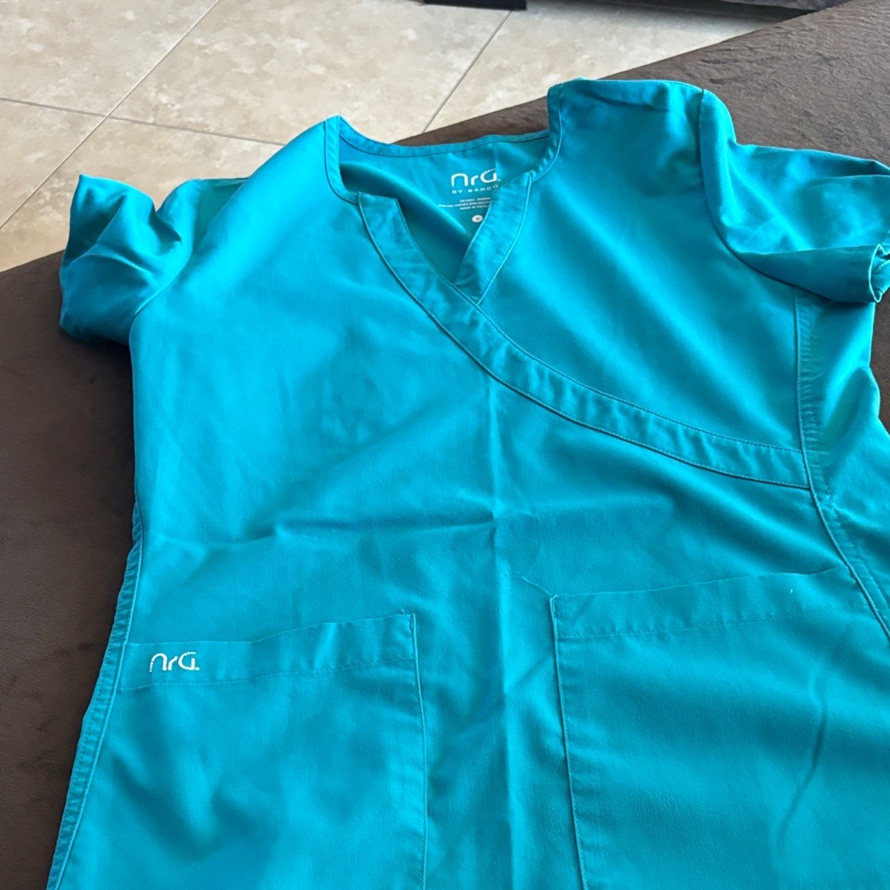 Colorful Scrub Tops Set - Picture 4 of 4